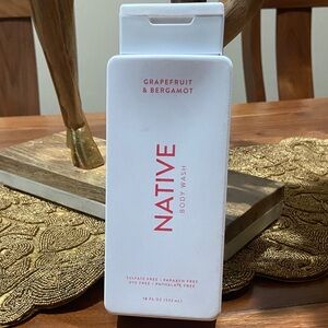 Native Grapefruit & Bergamot Body Wash - White 18 oz.  NWT